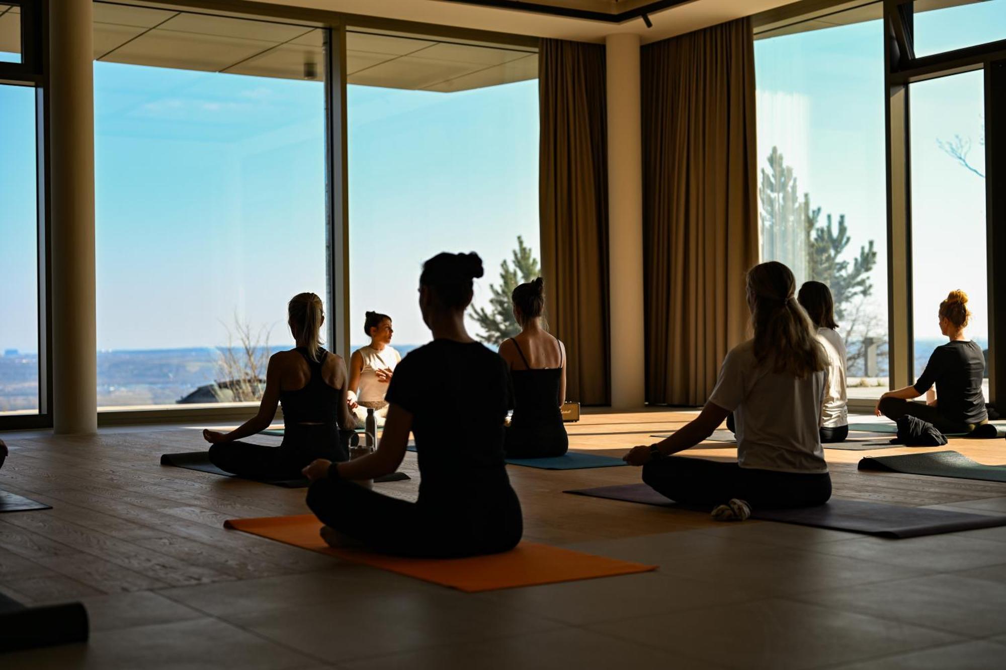 Waldweit Rheingau Hotel Und Retreat Kiedrich Ngoại thất bức ảnh